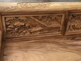 Để đục khắc họa tiết có hồn và tinh xảo như này đòi hỏi tay nghề cao của người thợ mộc