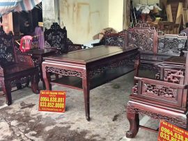 Mẫu bàn cổ của trường kỷ Huế: bàn to, chân thon cong, có 1 ngăn bàn.