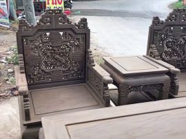 Ghế đơn và đôn cao bản mộc trong bộ trường kỷ Huế đục Ngũ Lân