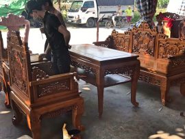 Mẫu bàn trường kỷ Huế thường chỉ có 1 ngăn bàn - điểm phân biệt với bàn trường kỷ Bắc (2 ngăn bàn)