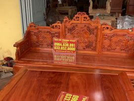 Đoản dài chia 3 vách nhỏ, mỗi vách đục khắc một tiểu cảnh trong Bát Tiên Quá Hải