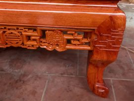 Dạ ghế đục dắt các họa tiết nhỏ tinh tế