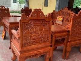 Mặt sau bộ trường kỷ Huế được đục khắc tỉ mỉ, tinh xảo