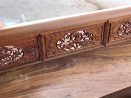 Vách chính diện đục dắt tích tam sư vờn cầu