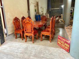 Bộ bàn ăn 8 ghế xoan đào của anh Long ở Hà Nam