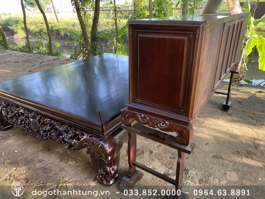 Có một lưu ý nhỏ, ở các sản phẩm sập gỗ này đó là ở các góc của mặt sập có để lưu những khe hở nhỏ cho "gỗ thở", tránh được hiện tượng cong vênh