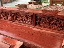 Mặt ghế tràn vân xoắn độc đáo, sử dụng 100% gỗ lim nguyên khối không chắp ghép