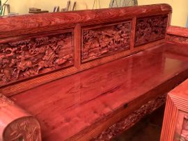 Mặt ghế tràn vân xoắn độc đáo, sử dụng 100% gỗ lim nguyên khối không chắp ghép