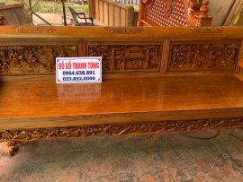 Chiếc ghế dài thứ hai lô đục 3 tích khác nhau, khác hoàn toàn với tích cổ trên chiếc ghế bên kia