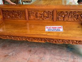 Dạ bàn, dạ ghế đều được đục chạm bởi những đường hoa văn mảnh mai, thanh thoát với kỹ thuật đỉnh cao