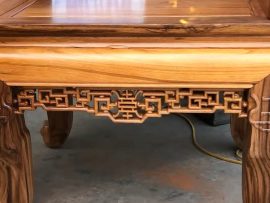 Yếm ghế đục triện tàu vuông vức, cách điệu, đục sâu