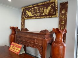 Ý nghĩa hai câu đối: Tổ tông công đức thì con cháu hiếu hiền. Dạy cho con cháu lễ nghĩa làm người, biết ơn, thành kính với tổ tiên, cha mẹ. Phúc đức đời trước đi liền với hiếu hạnh đời sau sẽ hưởng vinh hoa phú quý to lớn muôn đời cho cả dòng họ