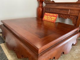 Sập gụ trơn phun PU màu đỏ mận, sạch bong, sáng bong. Đặc biệt dễ lau chùi