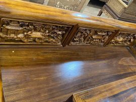 Chương đoản chia thành 3 ô, mỗi ô khắc 1 hoạt cảnh trong Tam Quốc diễn nghĩa.