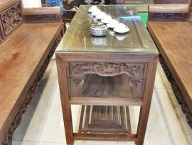 mặt bàn, mặt ghế quý vị sẽ thấy độ óng ánh, sáng bóng như mặt gương soi. Lúc vuốt nhẹ bàn tay từ đầu này sang đầu khác chắc chắn quý vị sẽ cảm thấy sướng đôi bàn tay bởi sự mịn mượt không tì vết.