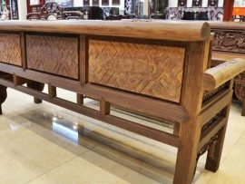 mặt sau của ghế đã được nghệ nhân làng nghề chúng tôi cách điệu thêm bằng những đường hoa văn ẩn nhìn rất đẹp mắt.