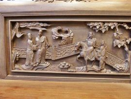 Hình ảnh tích vinh quy bái tổ được chạm đục rõ nét, có hồn vỡi kỹ thuật đỉnh cao