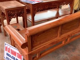 Mặt trước và mặt sau của bộ ghế đều được hoàn thiện chi li, chà nhám, nạo vét kỹ càng, bóng bảy, nhẵn nhụi