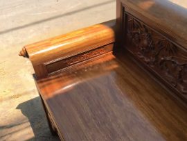 Tay ghế đặc nguyên khối