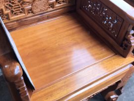 Hầu hết mặt bàn, mặt ghế, góc cạnh đều được bom vê nuột nà thế nên giảm thiệu được sự va chạm cần thiết nếu trẻ nhỏ có nô đùa, vui chơi