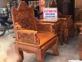 Bộ ghế này đã được người nghệ nhân thả hồn vào từng nét đục.Tạo ra thần thái riêng biệt, khiến cho ngũ lân vờn cầu sinh động như thật, hay những đường triện của bộ ghế làm rất công phu, tỉ mỉ.