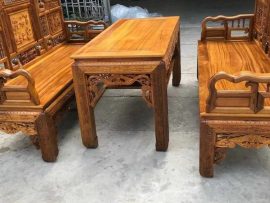 bộ bàn ghế trường kỷ đại, dành cho những không gian phòng khách lớn, được điêu khắc và chạm trổ tỉ mỉ