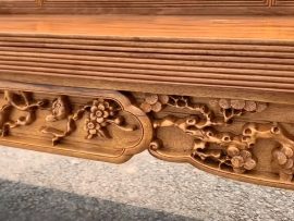 Từng hoa văn chạm khảm đều được chăm chút kỹ lưỡng, nuột nà, phẳng phiu không tì vết.