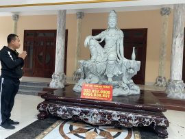 Sập được ghép nối mộng lối cổ vô cùng chắc chắn, dễ tháo rời trong quá trình vận chuyển.