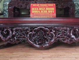 Cận cảnh họa tiết Ngũ Phúc kim tiền đục kênh bong trên nền gỗ gụ cực kỳ sinh động – Chỉ có nghệ nhân tay nghề lâu năm mới có thể làm được điều này