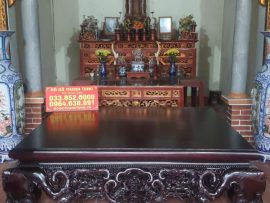 Ngũ Phúc Thọ là biểu tượng của sự giàu sang, phú quý và trường thọ. Tâm điểm của chiếc sập được nghệ nhân đục khắc tinh xảo và có hồn