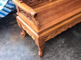 Với dáng chân xoáy ốc dáng quỳ tạo sự uyển chuyển nhưng vô cùng chắc chắn