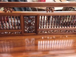 Toàn bộ con tiện đều xoay được, khác hẳn với hàng bình dân tiện lắp cố định