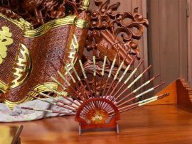 Tặng kèm bộ đũa thờ cho khách hàng sở hữu combo này