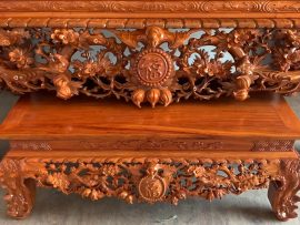 Bàn cơm đi kèm sập thờ