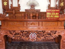 Đi kèm với combo là bộ đài nến thờ10 món