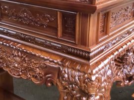 Mặt dạ bên sập thờ