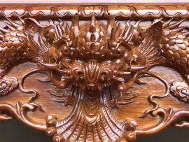 Đầu rồng kênh bong trông rất dữ