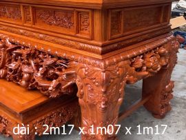 Bốn chân sập to nhìn chắc chắn, chạm khắc tinh tế, mềm mại.