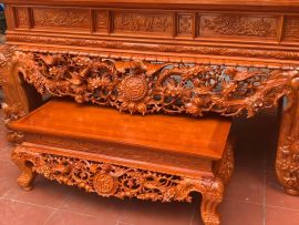 Sập thờ phủ sơn PU cao cấp nhiều lớp lên màu tự nhiên