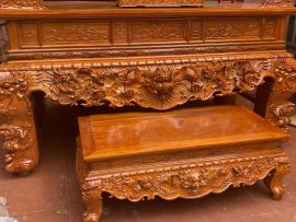 Sản phẩm được gia công kỹ càng nên rất mịn và sáng bóng. Hàng hoàn thiện kỹ sơn PU giữ nguyên vân gỗ, màu gỗ hương đá tự nhiên.