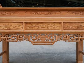 họa tiết bông sen nổi bật trung tâm mặt tiền