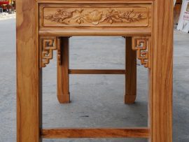 Mặt bên án gian thờ