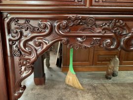 Hoạ tiết triện tàu cách điệu cùng hoạ tiết đồng tiền trên phần quây bộ án gian