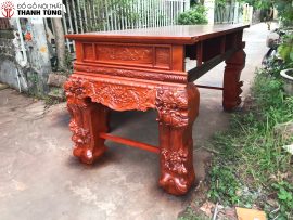 Bộ sập thờ Tứ Linh gỗ gõ đỏ phủ PU siêu mượt, nét căng, lên tông màu đỏ đô nhìn rất sang trọng.