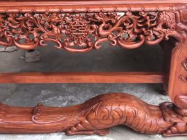 Lấy đôi nghê làm đế rất uy nghi