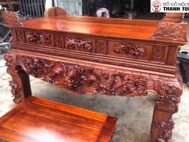 Được làm theo phương pháp truyền thống lối xưa, thế nên nhìn tổng thể bộ sập thờ bàn cơm đục tứ linh được chà nhám nhẵn bóng như gương.