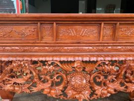 Họa tiết chính trên sập thờ là 