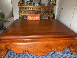 Quây tiền là một tấm gỗ với vân hiện vô cùng rõ ràng và đẹp đẽ. Được đục những chi tiết trùm nho ý nghĩa.