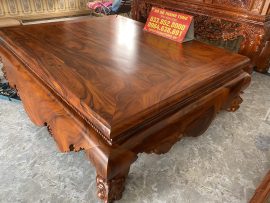 Mặt sập trơn được chà nhám cực kỳ kỹ càng, nhẵn bóng nên sờ rất mướt tay