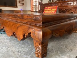 chân sập được làm bằng mẫu sập chân quỳ rất hoành tráng với độ cao vừa phải. Đế sập được thiết kế hình móng ngựa có tác dụng tạo sự đẹp mắt và tránh sự nứt nẻ cho chân sập.